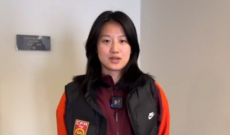 汪琳琳：范迪克是我的偶像和目标，希望变成他那样全面的中后卫