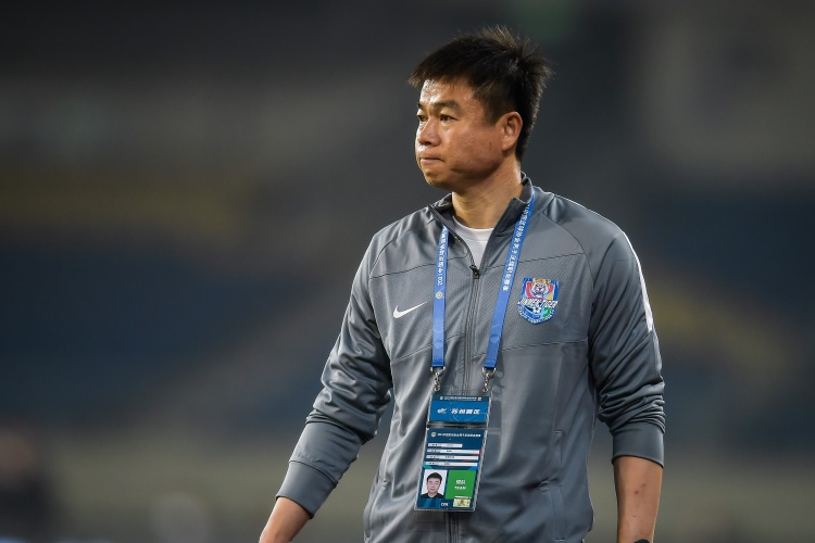 于根伟：新赛季硬性目标是保级，谢维军本职工作还是中锋